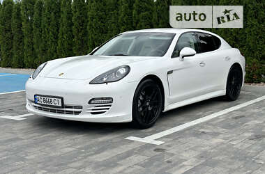 Фастбэк Porsche Panamera 2011 в Луцке