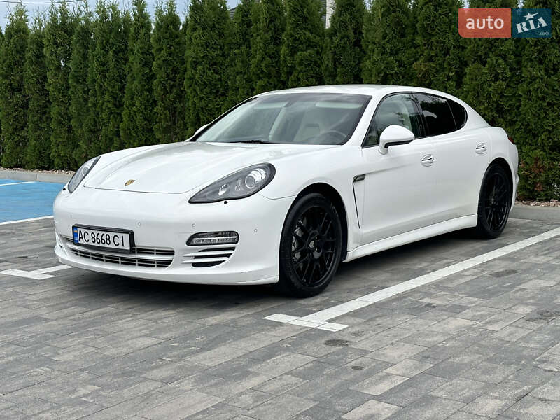 Фастбэк Porsche Panamera 2011 в 