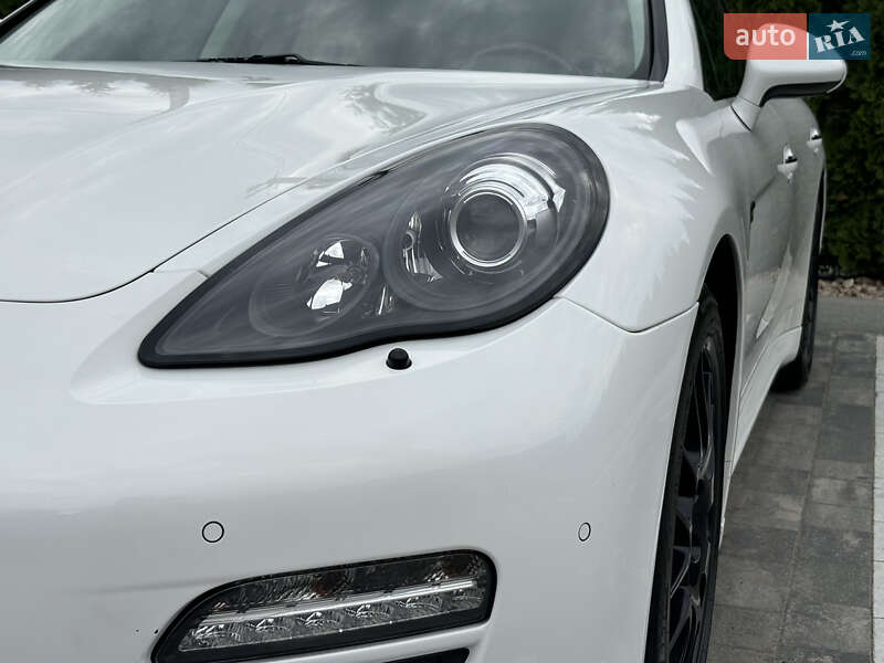 Фастбэк Porsche Panamera 2011 в Луцке