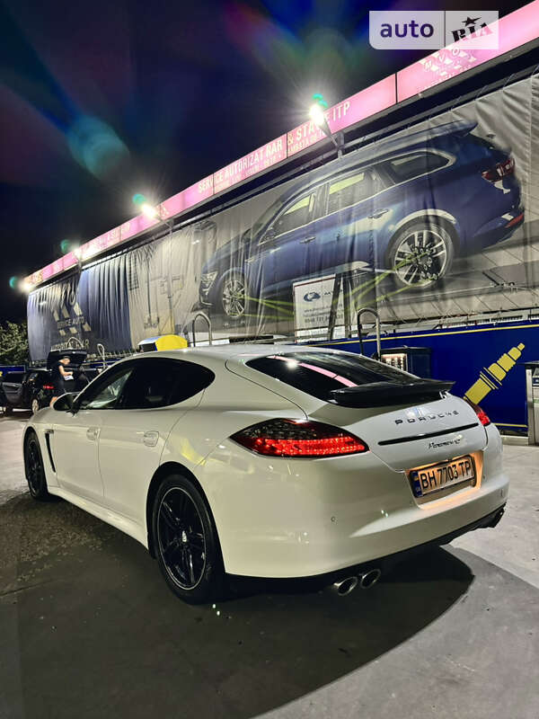 Фастбэк Porsche Panamera 2011 в Одессе