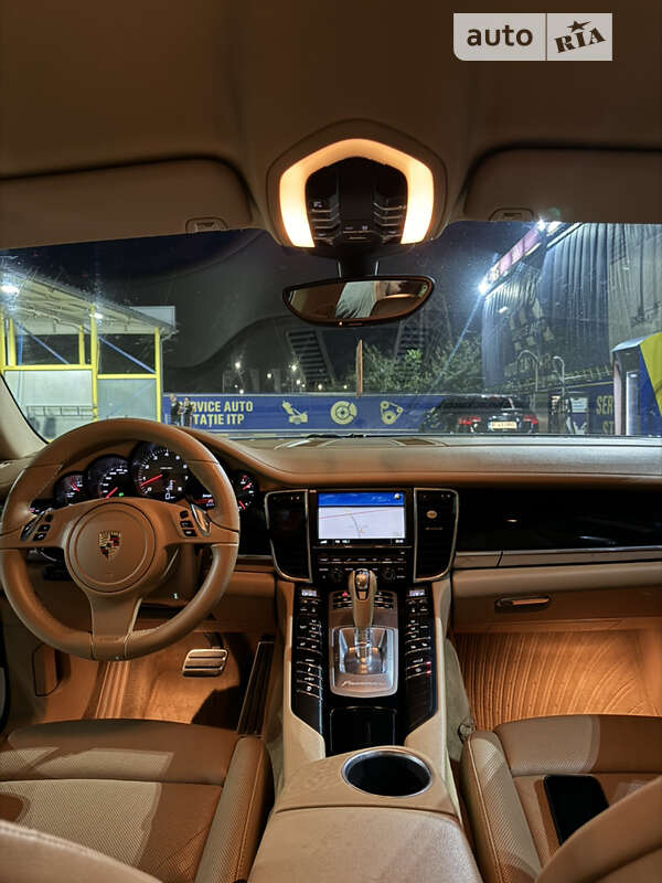 Фастбэк Porsche Panamera 2011 в Одессе