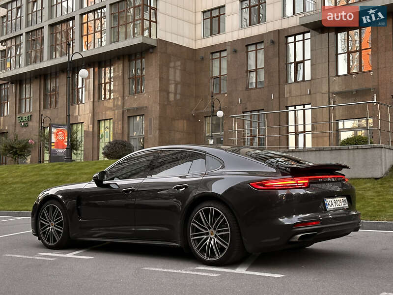 Фастбек Porsche Panamera 2018 в Києві