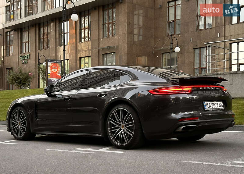 Фастбек Porsche Panamera 2018 в Києві
