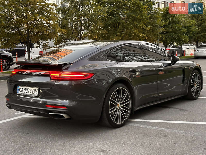 Фастбек Porsche Panamera 2018 в Києві