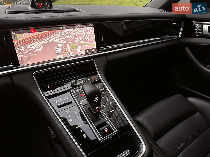 Фастбек Porsche Panamera 2018 в Києві