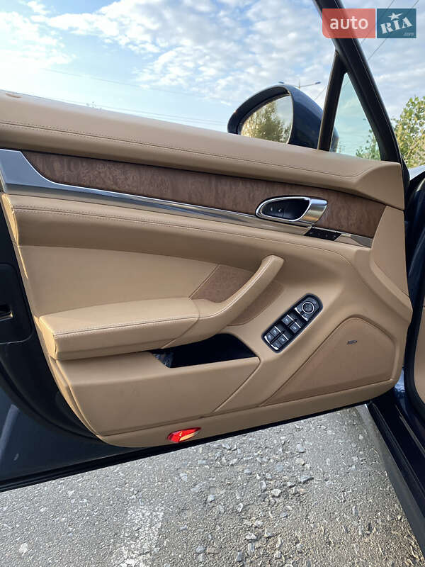 Фастбэк Porsche Panamera 2013 в Киеве