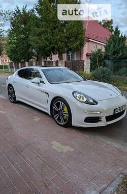 Фастбек Porsche Panamera 2014 в Ужгороді