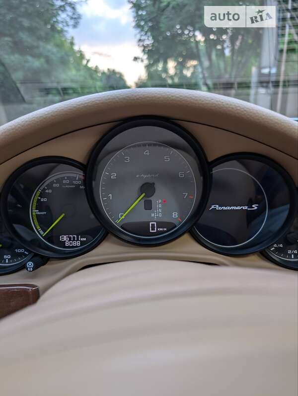 Фастбек Porsche Panamera 2014 в Ужгороді фото 54 Фастбек Porsche Panamera 2014 в Ужгороді