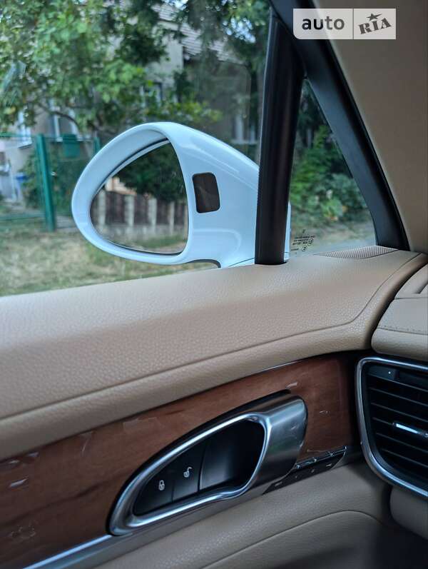 Фастбек Porsche Panamera 2014 в Ужгороді фото 58 Фастбек Porsche Panamera 2014 в Ужгороді