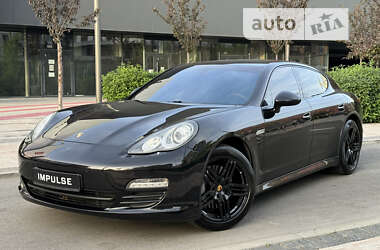 Фастбек Porsche Panamera 2011 в Києві