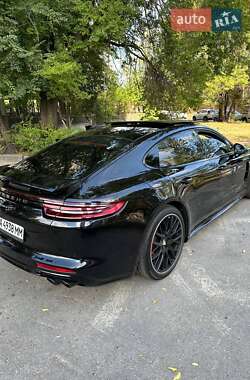 Фастбек Porsche Panamera 2018 в 