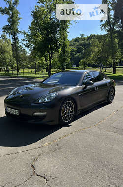 Лифтбек Porsche Panamera 2011 в 