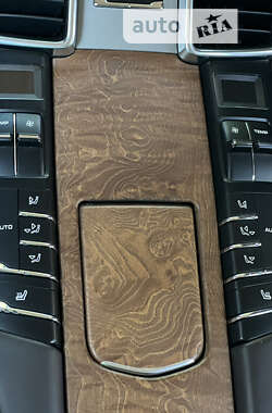 Лифтбек Porsche Panamera 2011 в 