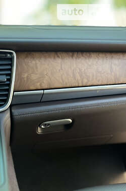 Лифтбек Porsche Panamera 2011 в 