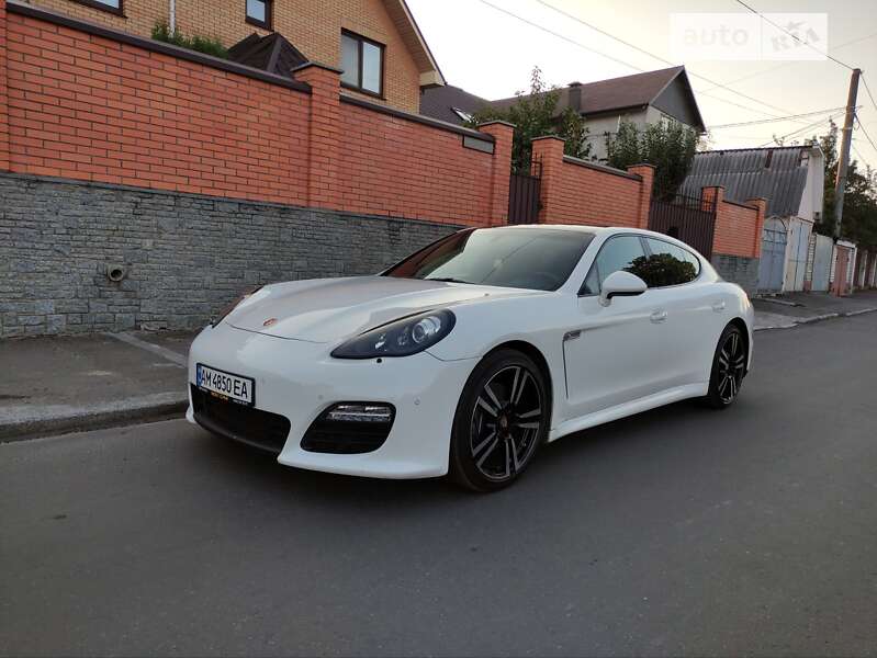 Фастбек Porsche Panamera 2011 в 