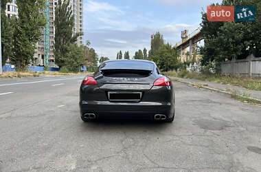 Лифтбек Porsche Panamera 2009 в 