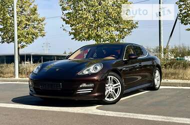 Фастбек Porsche Panamera 2010 в Києві