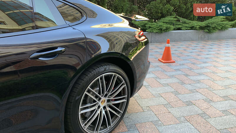 Фастбэк Porsche Panamera 2016 в Киеве