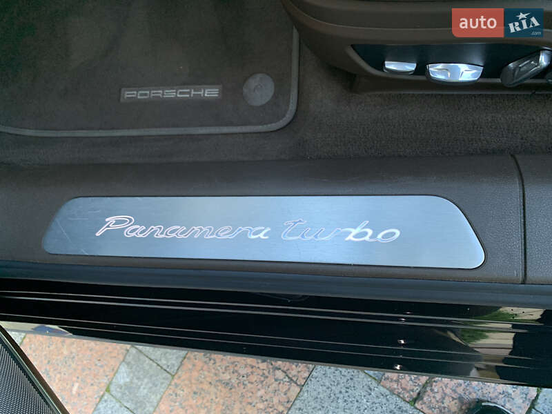 Фастбэк Porsche Panamera 2016 в Киеве