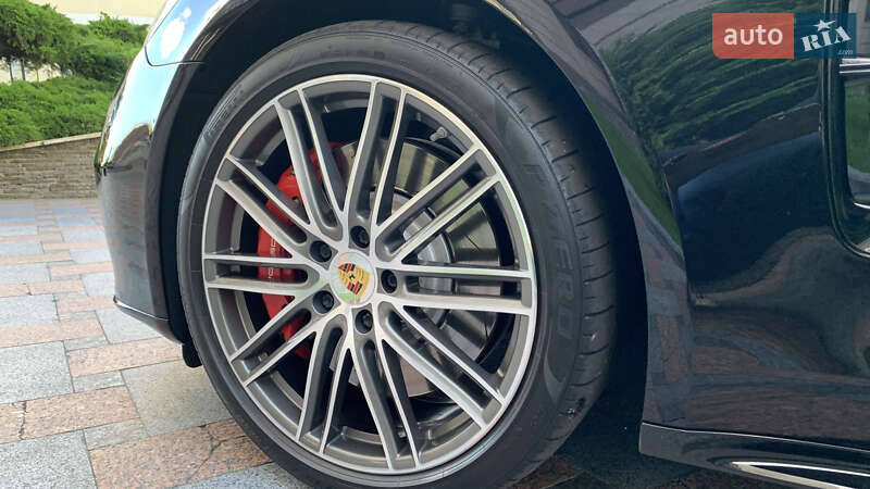Фастбэк Porsche Panamera 2016 в Киеве