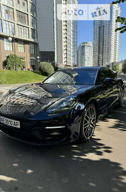 Фастбэк Porsche Panamera 2023 в Киеве