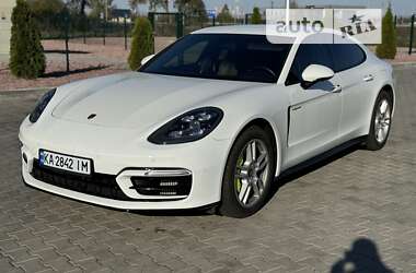 Фастбэк Porsche Panamera 2021 в Киеве