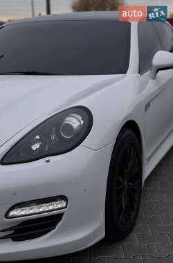 Фастбек Porsche Panamera 2011 в Києві