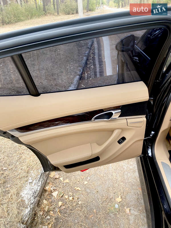 Фастбэк Porsche Panamera 2010 в Харькове