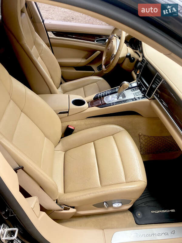 Фастбэк Porsche Panamera 2010 в Харькове