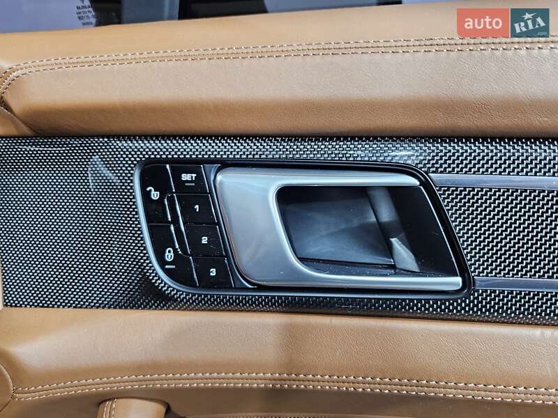 Фастбэк Porsche Panamera 2017 в Киеве