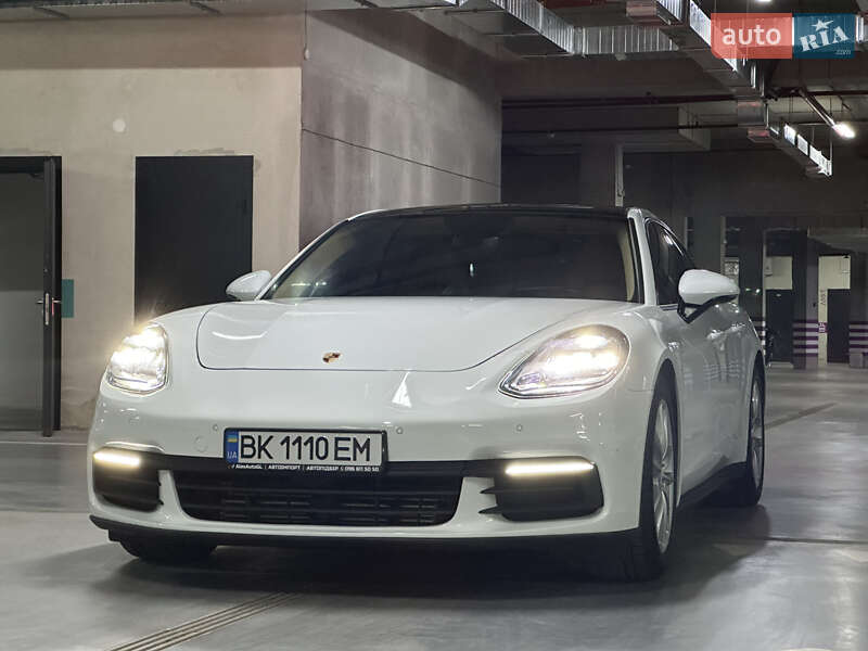 Фастбек Porsche Panamera 2017 в Львові