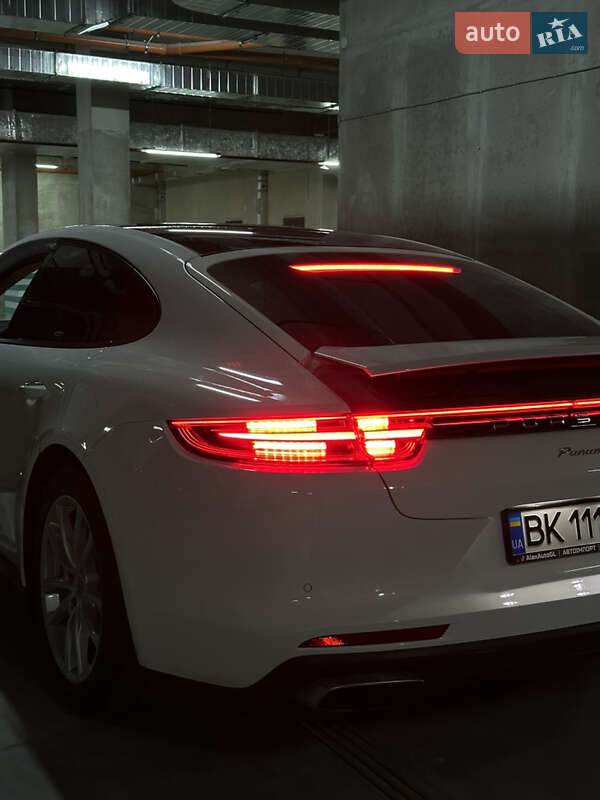 Фастбек Porsche Panamera 2017 в Львові