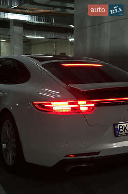 Фастбэк Porsche Panamera 2017 в 