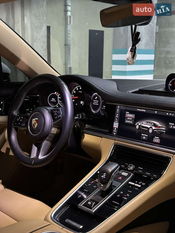 Фастбек Porsche Panamera 2017 в Львові
