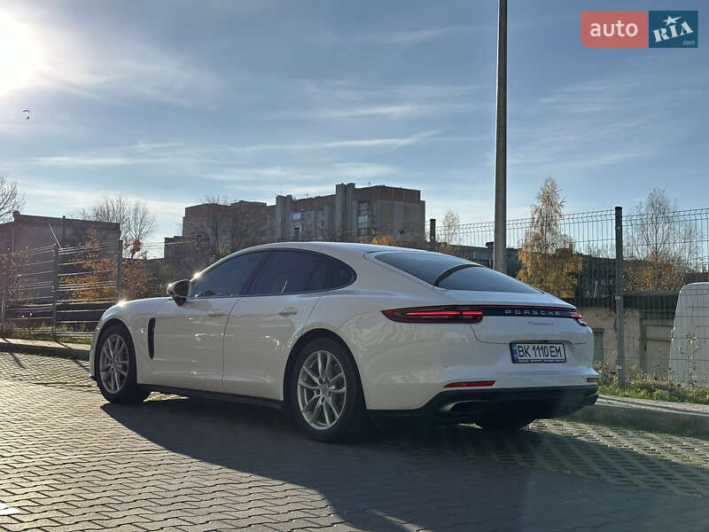 Фастбек Porsche Panamera 2017 в Львові