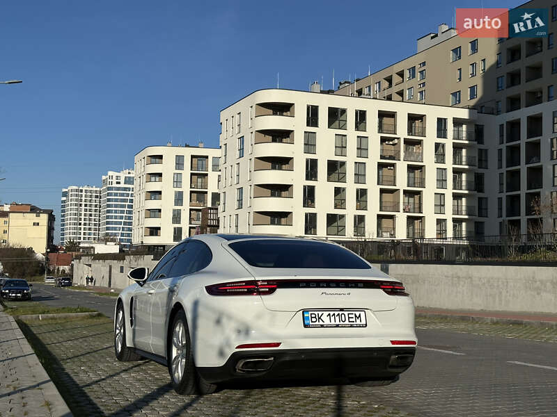 Фастбек Porsche Panamera 2017 в Львові