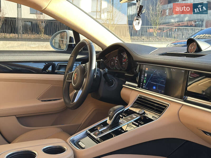 Фастбек Porsche Panamera 2017 в Львові