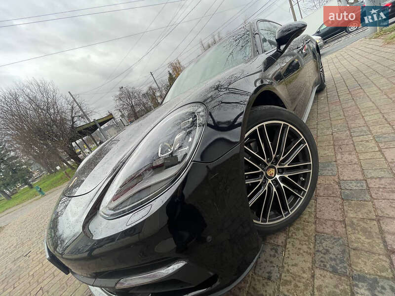 Фастбэк Porsche Panamera 2018 в Львове