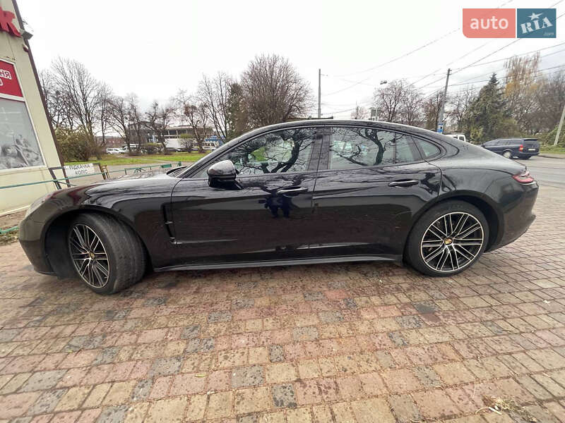 Фастбэк Porsche Panamera 2018 в Львове