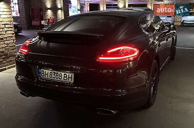 Фастбэк Porsche Panamera 2011 в Одессе