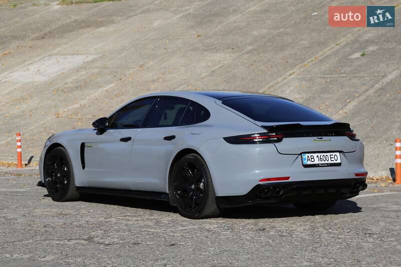 Фастбэк Porsche Panamera 2019 в Киеве