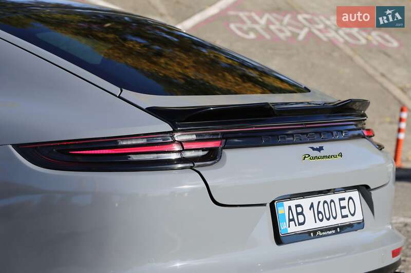 Фастбэк Porsche Panamera 2019 в Киеве