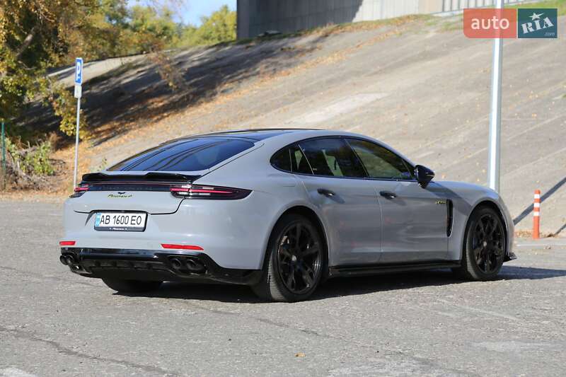 Фастбэк Porsche Panamera 2019 в Киеве
