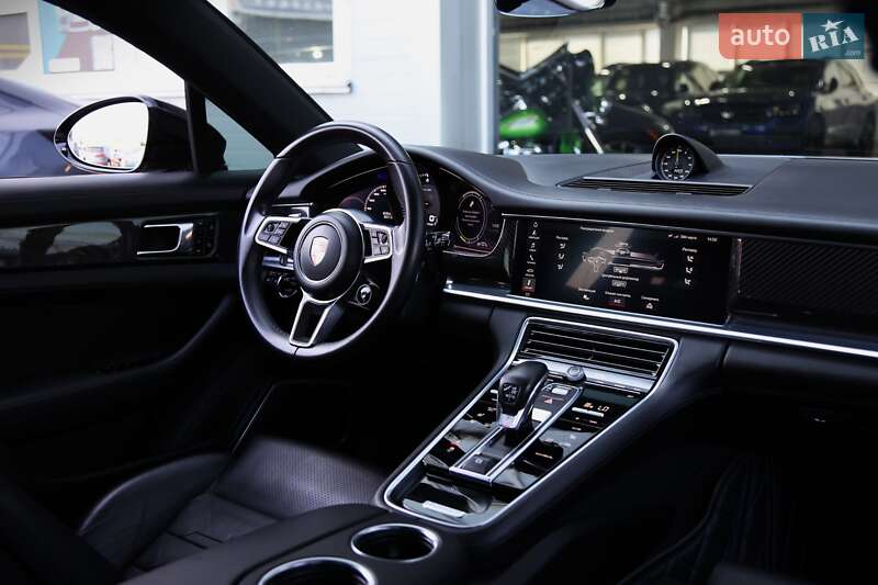 Фастбэк Porsche Panamera 2019 в Киеве