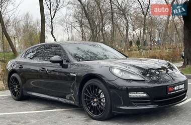 Фастбек Porsche Panamera 2011 в Києві