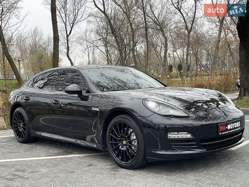 Фастбэк Porsche Panamera 2011 в Киеве