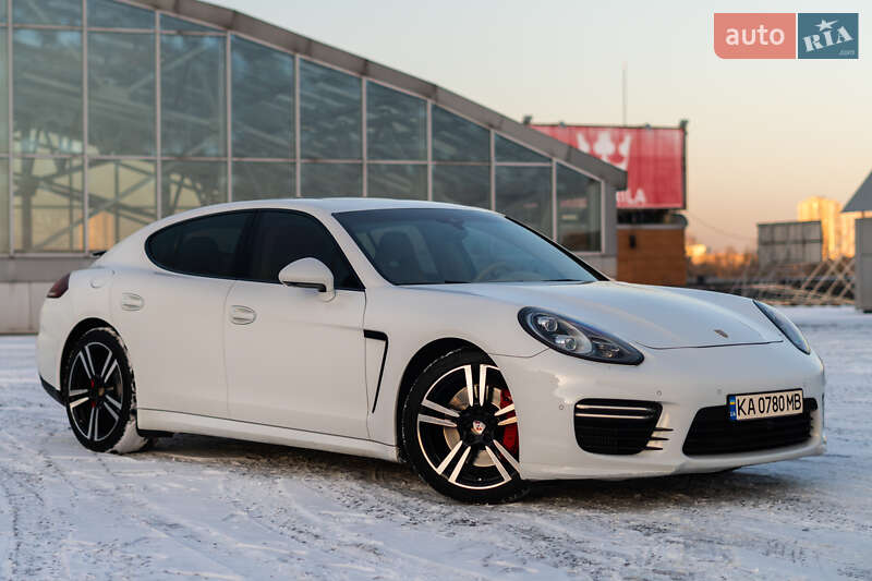 Фастбэк Porsche Panamera 2013 в Киеве