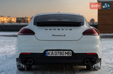 Фастбэк Porsche Panamera 2013 в Киеве