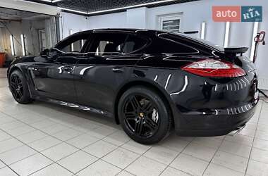 Фастбэк Porsche Panamera 2011 в Киеве