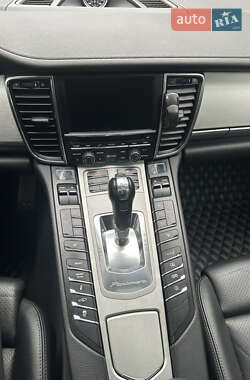 Фастбэк Porsche Panamera 2011 в 